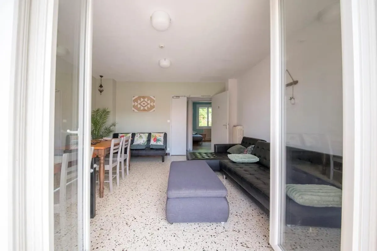펜션 La Cahute, Gite Avec Jardin Pour 15 Personnes 몽토방