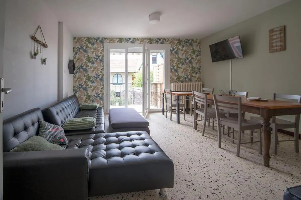 La Cahute, Gite Avec Jardin Pour 15 Personnes 몽토방 펜션