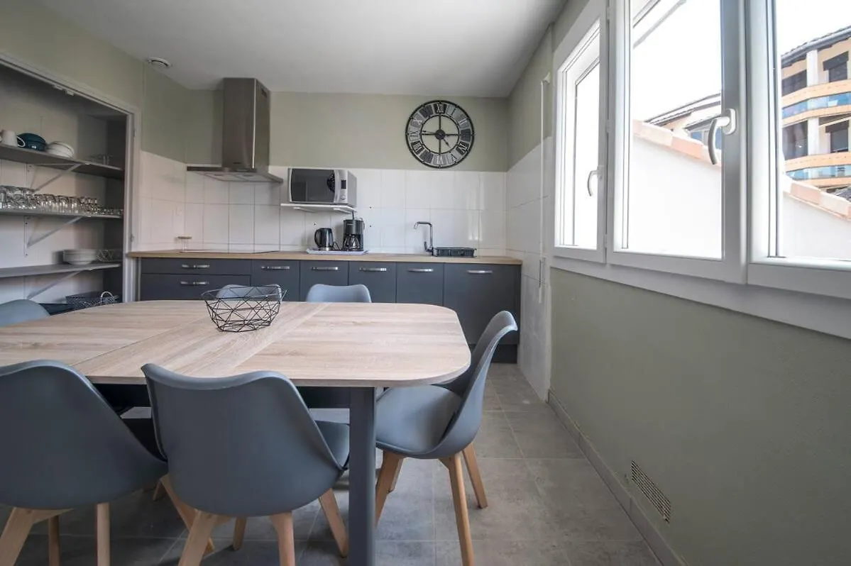 La Cahute, Gite Avec Jardin Pour 15 Personnes 몽토방 펜션